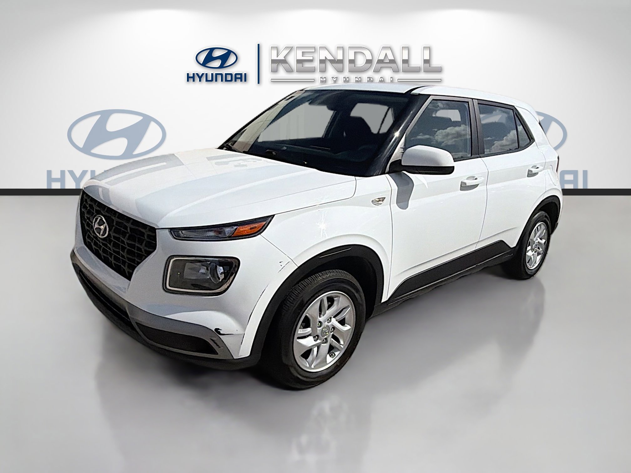 Used 2022 Hyundai Venue SE FWD image 3