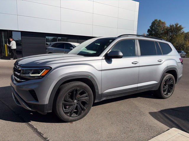 Used 2022 Volkswagen Atlas SE w/ Panoramic Sunroof Package AWD/4WD image 6
