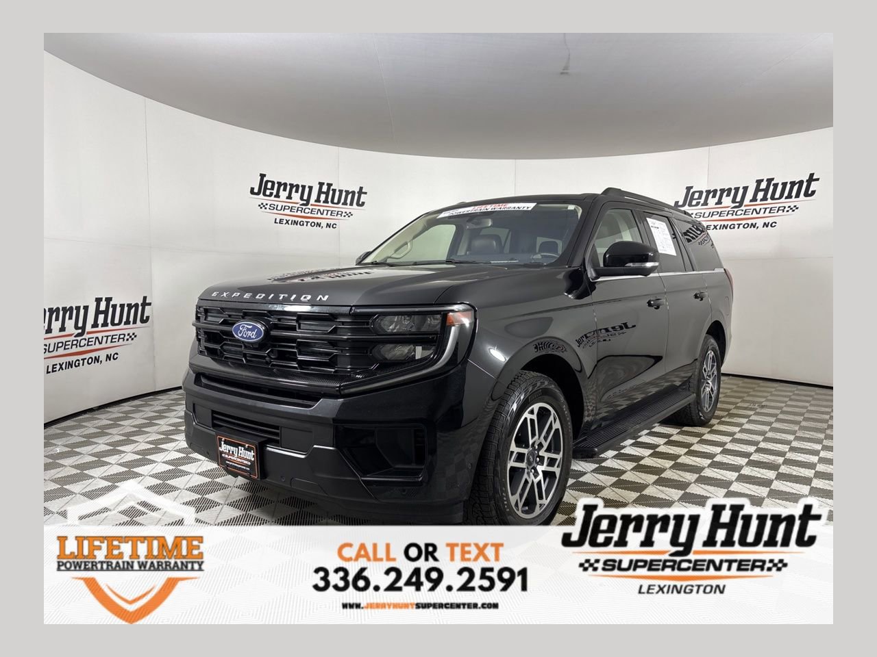 Used 2025 Ford Expedition Active image 1