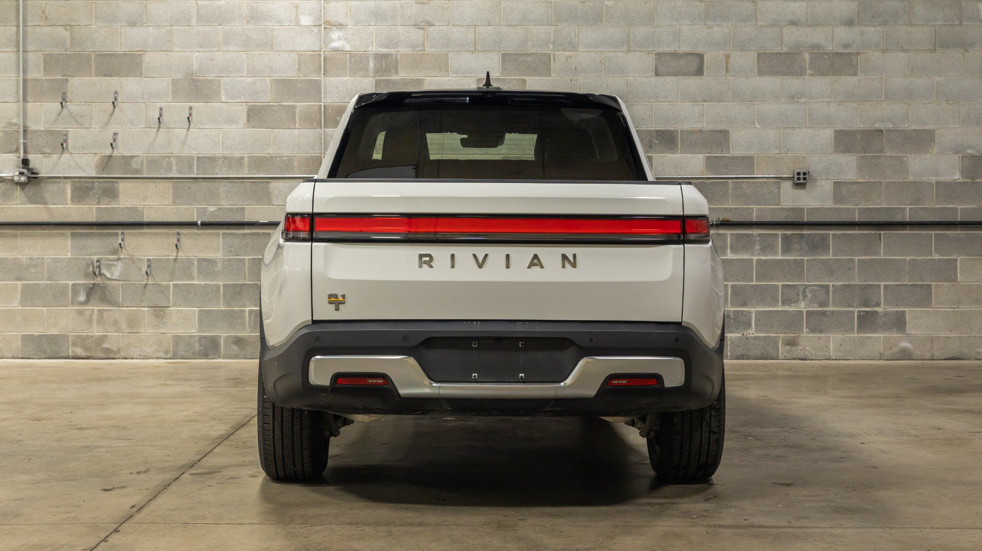Used 2022 Rivian R1T Adventure AWD/4WD image 6