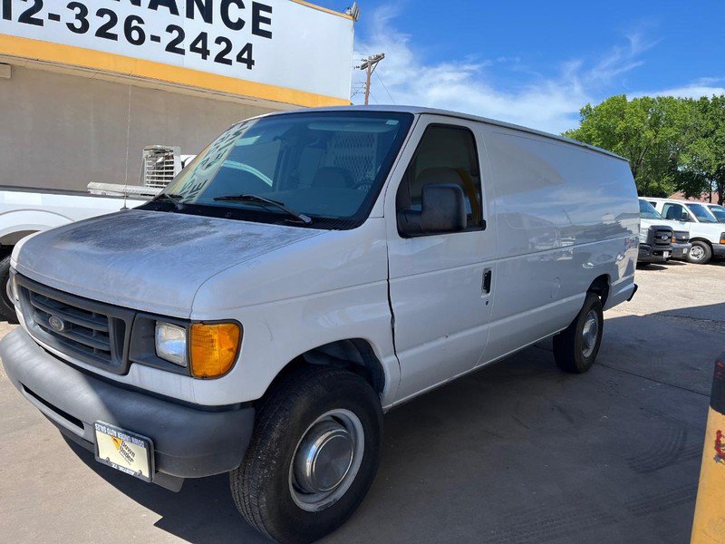 Used 2005 Ford E-350 and Econoline 350 Extended Super Duty RWD image 3