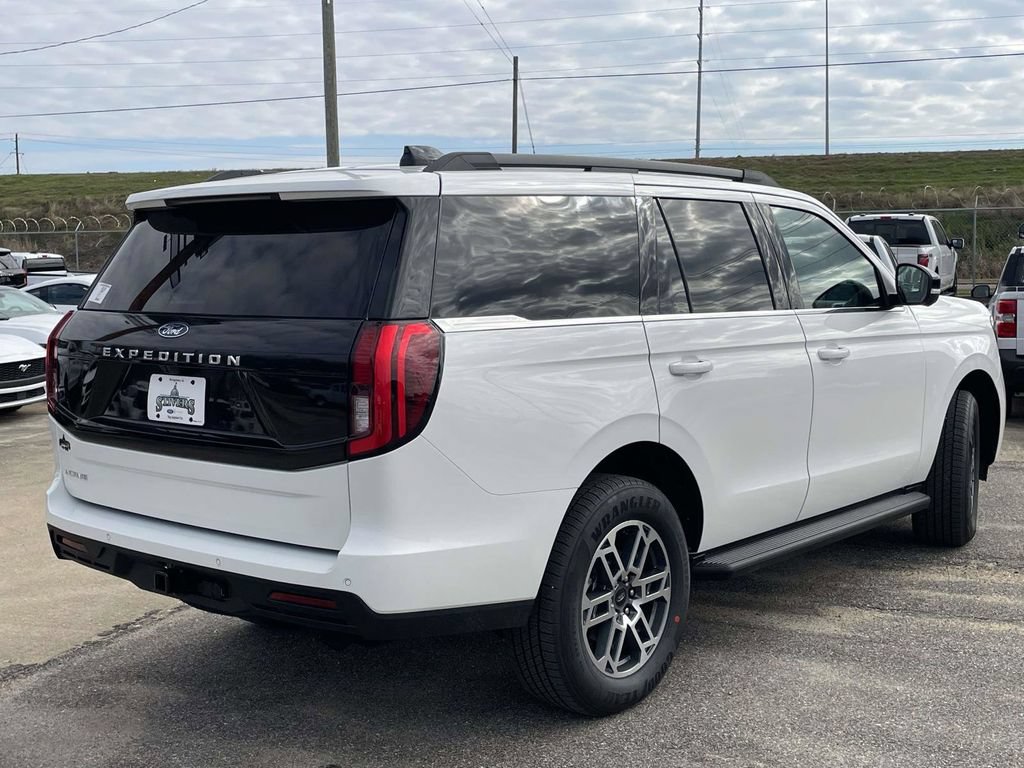 New 2026 Ford Expedition Active RWD image 3