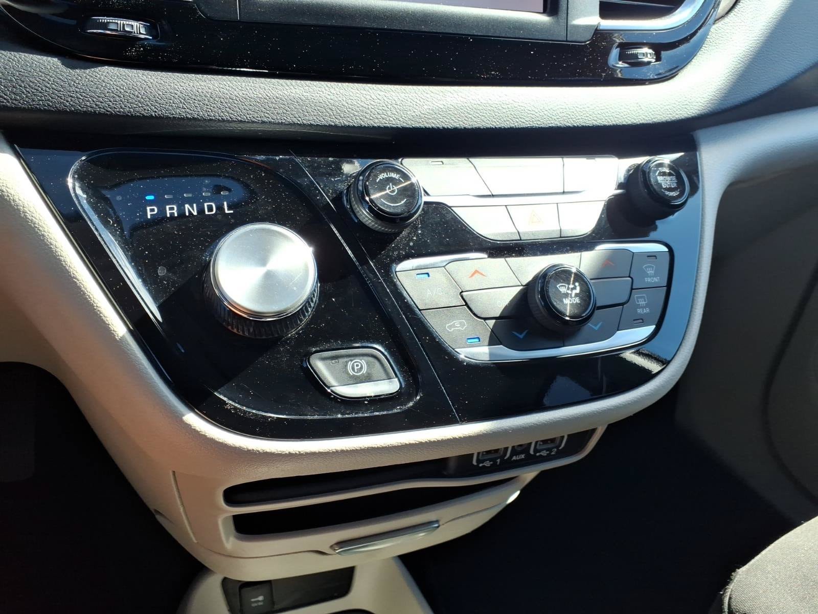 Used 2023 Chrysler Voyager LX FWD image 18