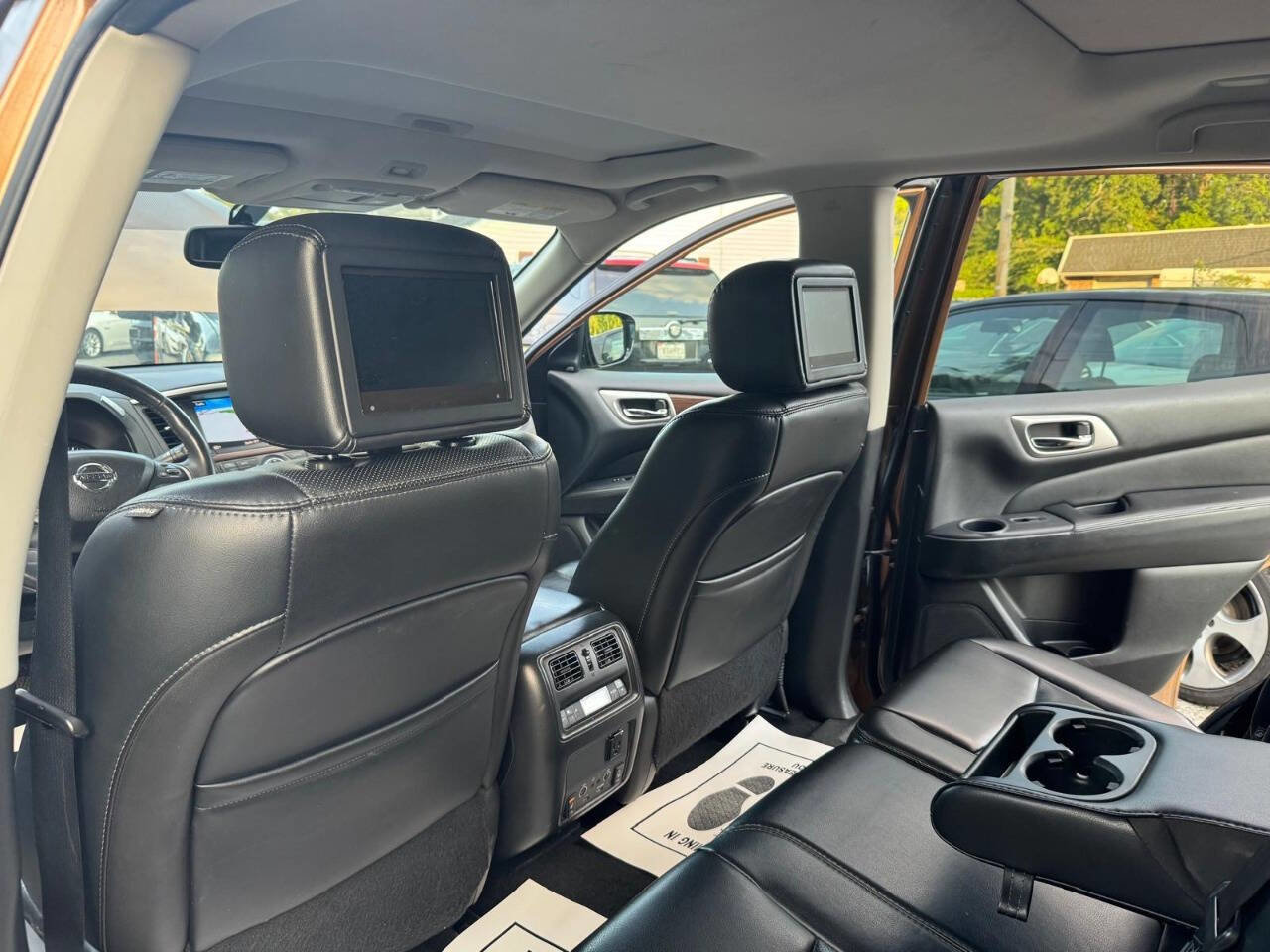 Used 2017 Nissan Pathfinder Platinum w/ Family Entertainment Package image 31