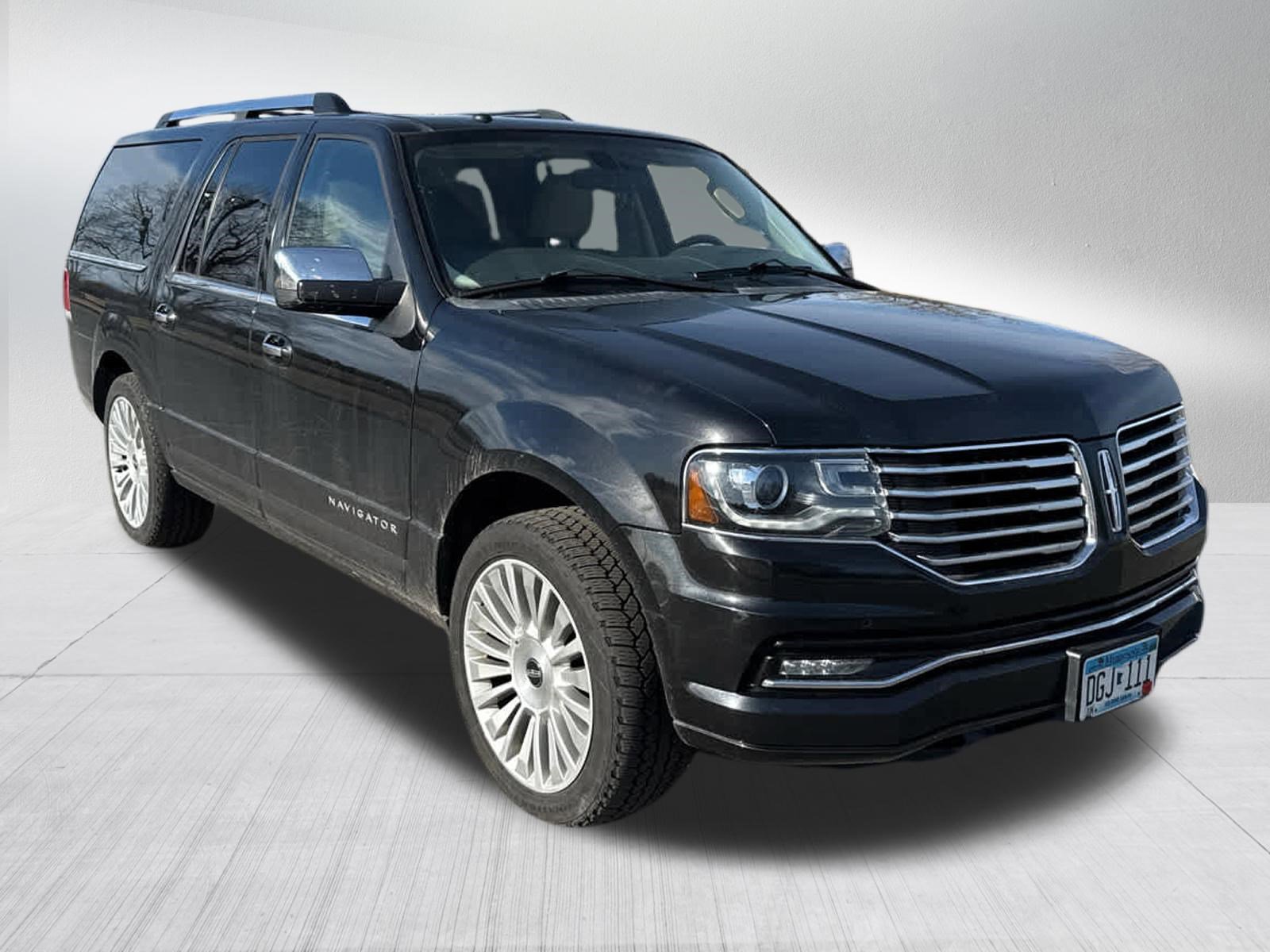 Used 2015 Lincoln Navigator L 4WD w/ Equipment Group 101A Reserve image 2