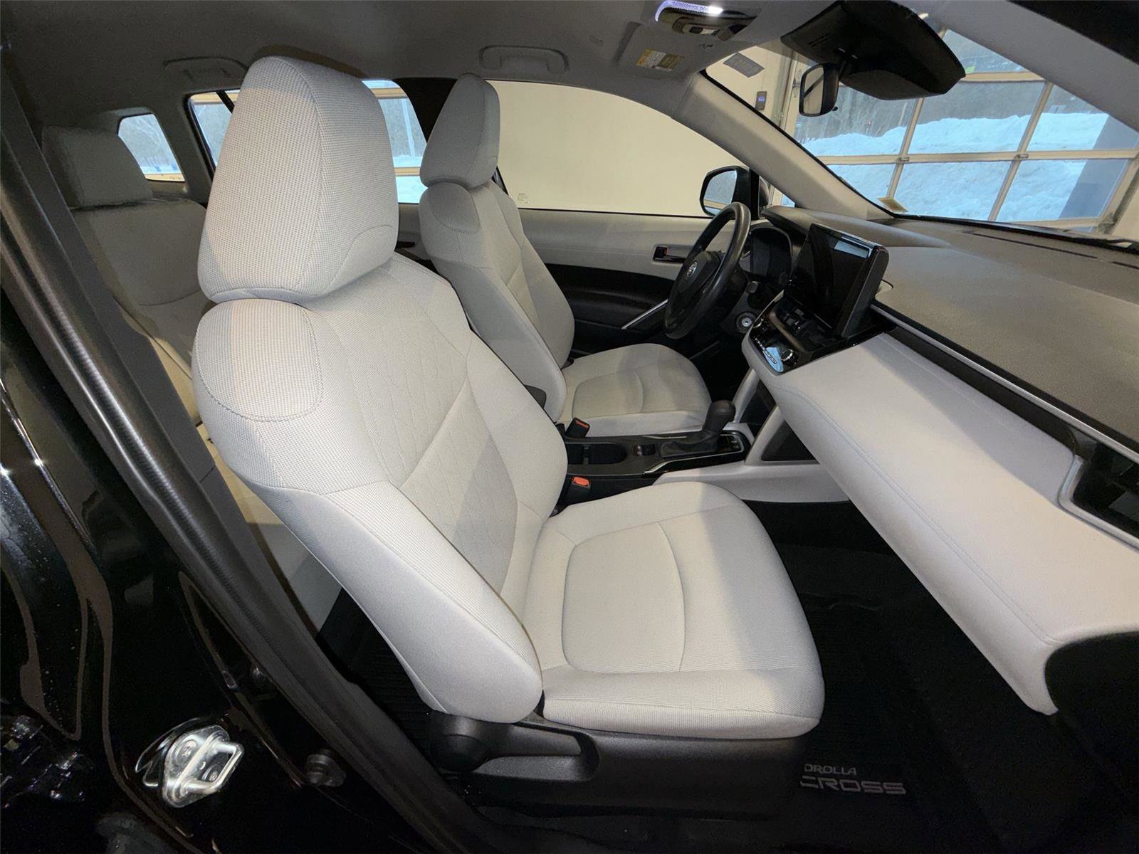 Used 2023 Toyota Corolla Cross L image 25