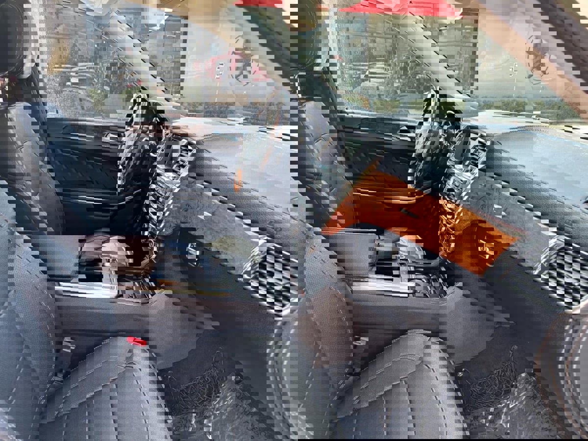 Used 2014 Mercedes-Benz GL 550 4MATIC image 36