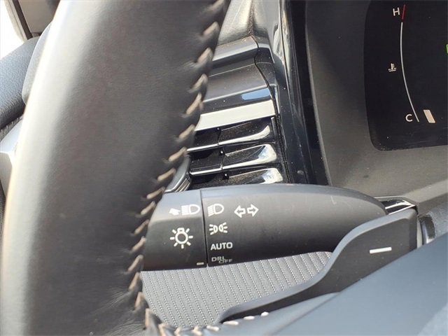 Used 2025 Toyota Camry SE image 26