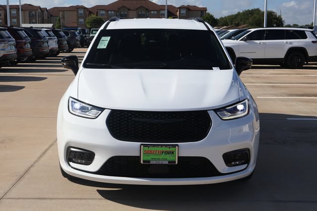 New 2026 Chrysler Pacifica Select w/ S Appearance Package FWD image 2