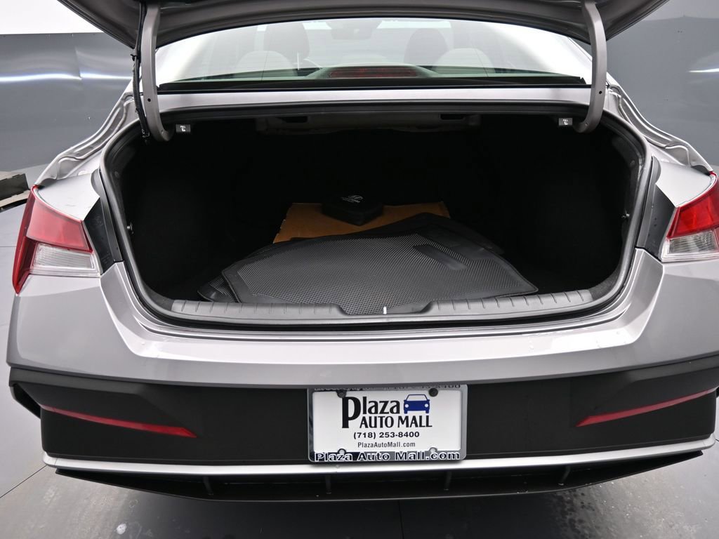 Certified 2025 Hyundai Elantra SE image 21