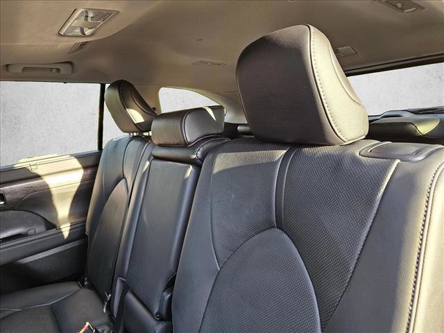 Used 2020 Toyota Highlander Limited image 13