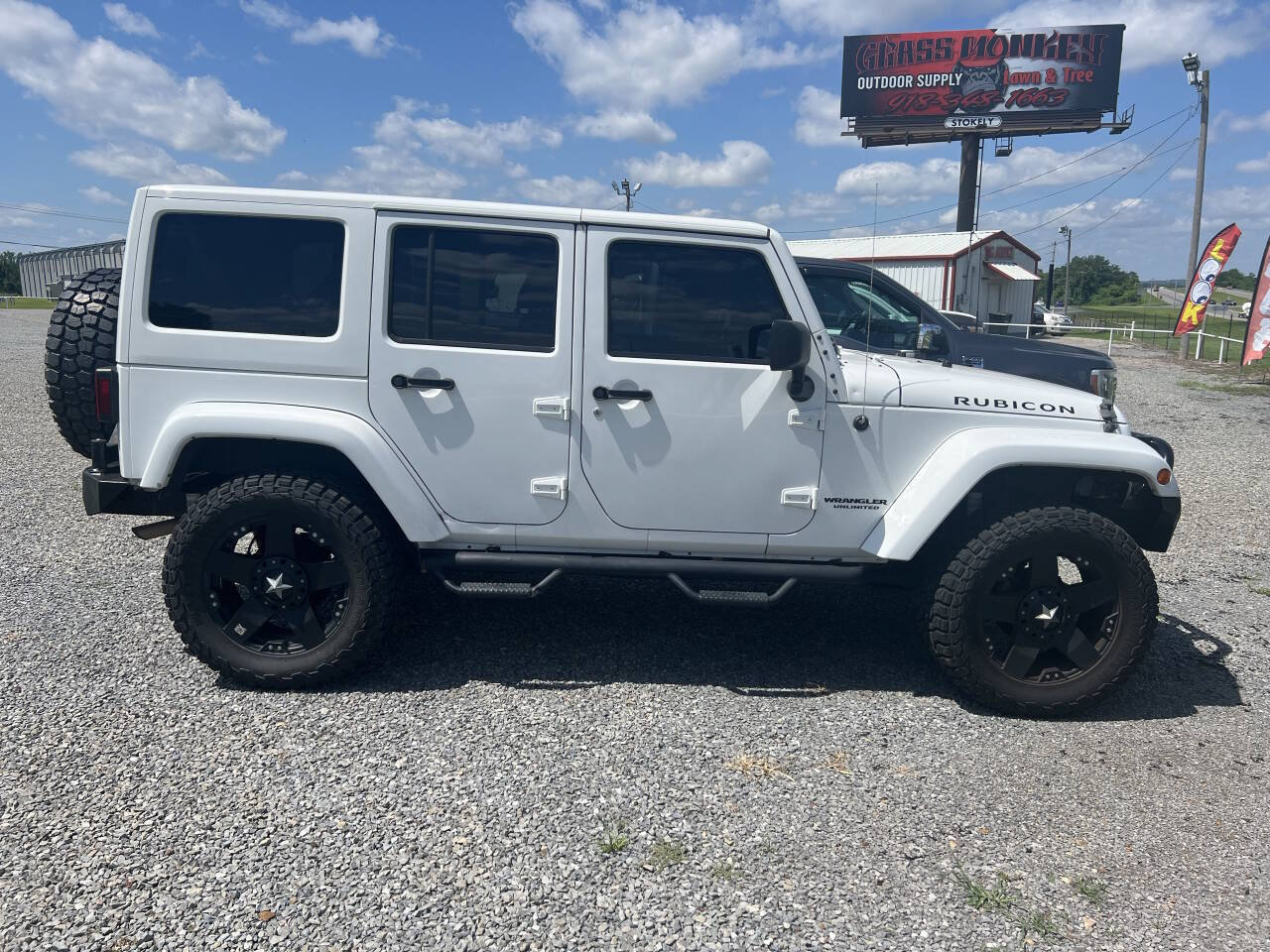 Used 2014 Jeep Wrangler Unlimited Rubicon w/ Connectivity Group AWD/4WD image 3