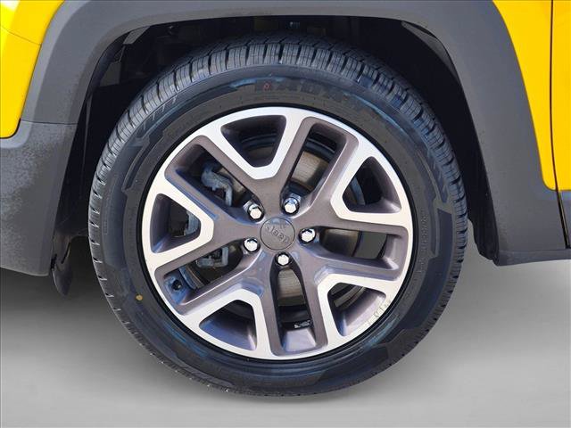 Used 2016 Jeep Renegade Latitude FWD image 22