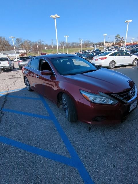 Used 2017 Nissan Altima 2.5 SV image 2