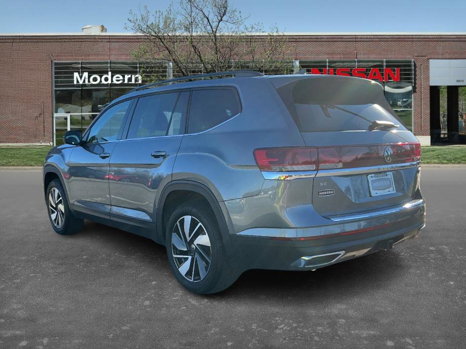 Used 2024 Volkswagen Atlas SE image 2