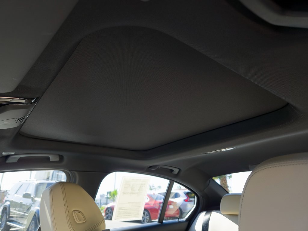 Used 2025 BMW 330i Sedan w/ Parking Assistance Package image 20