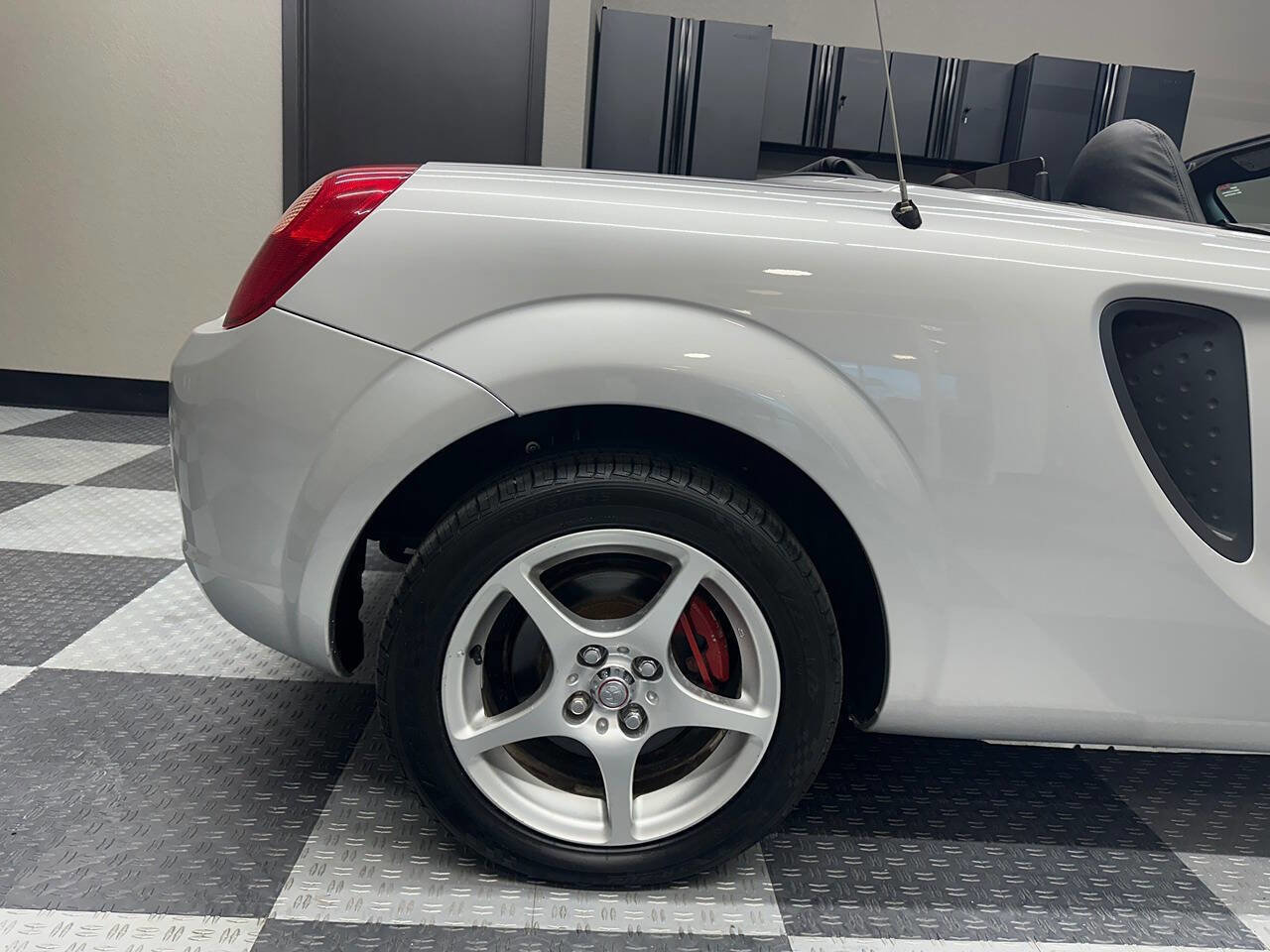 Used 2001 Toyota MR2 RWD image 9