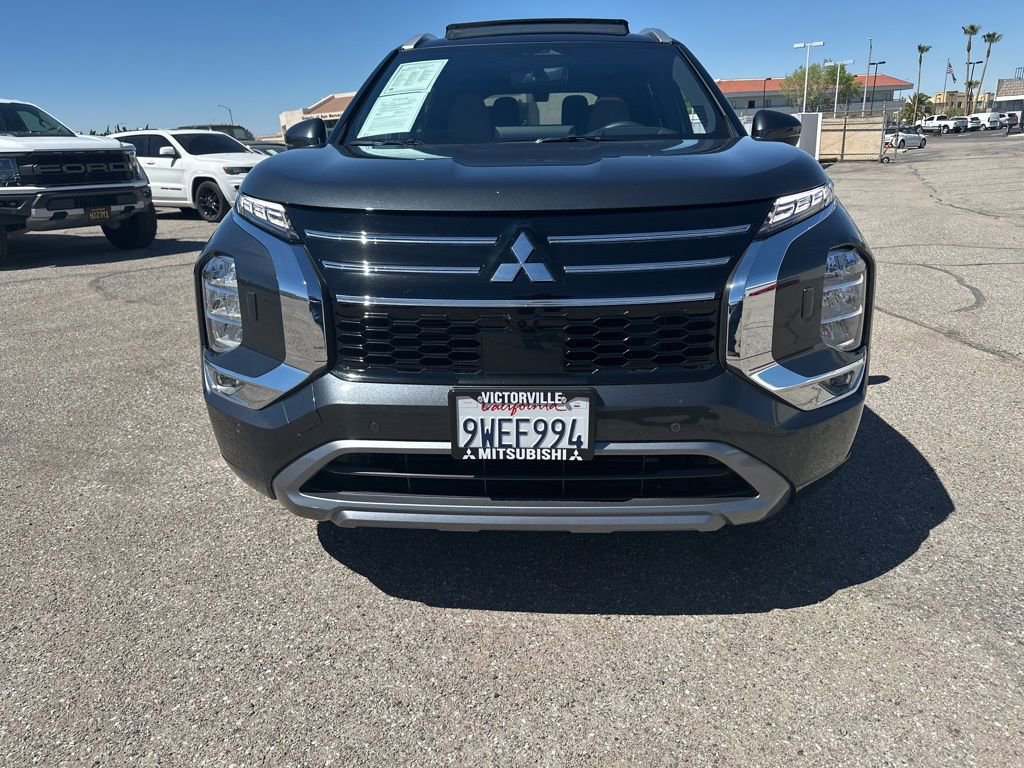 Used 2025 Mitsubishi Outlander SEL image 2
