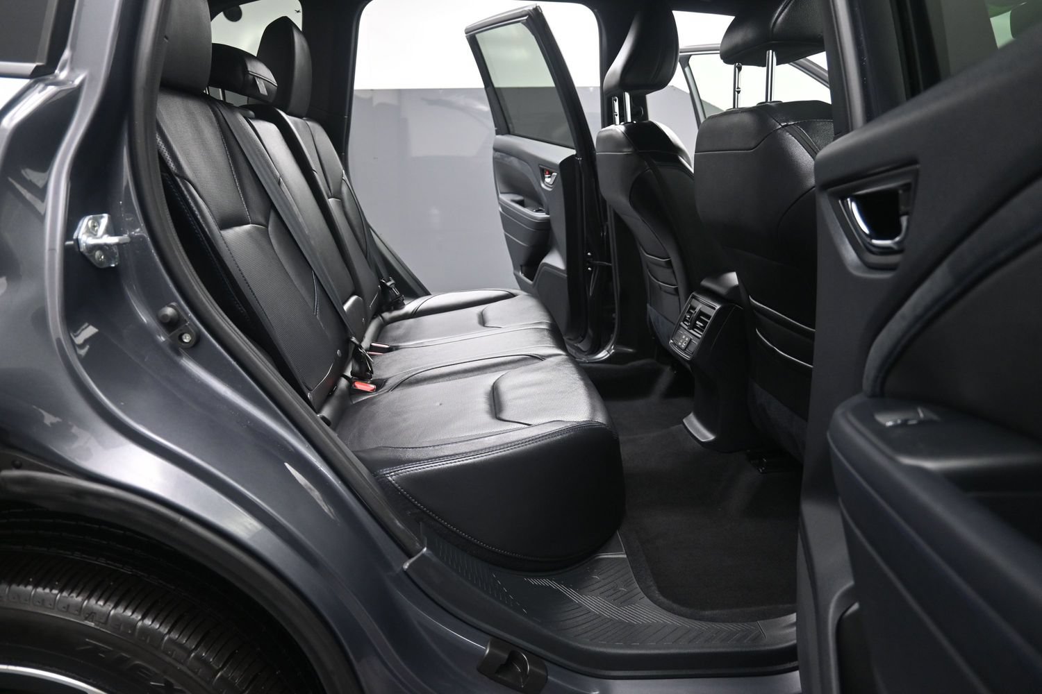 Used 2025 Subaru Forester Limited AWD/4WD image 23