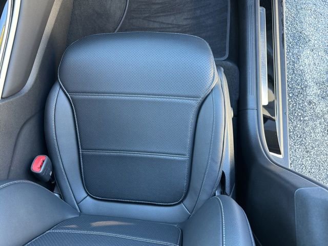 Used 2025 Mercedes-Benz GLC 300 4MATIC image 35