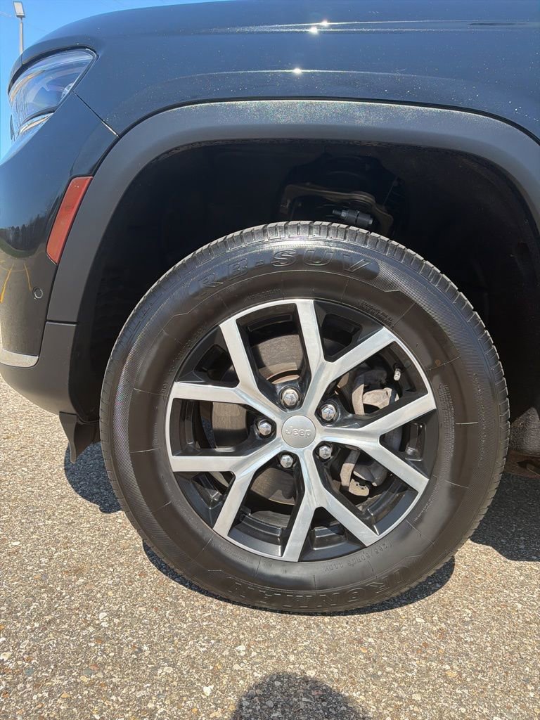 Used 2024 Jeep Grand Cherokee L Limited w/ Luxury Tech Group II AWD/4WD image 10