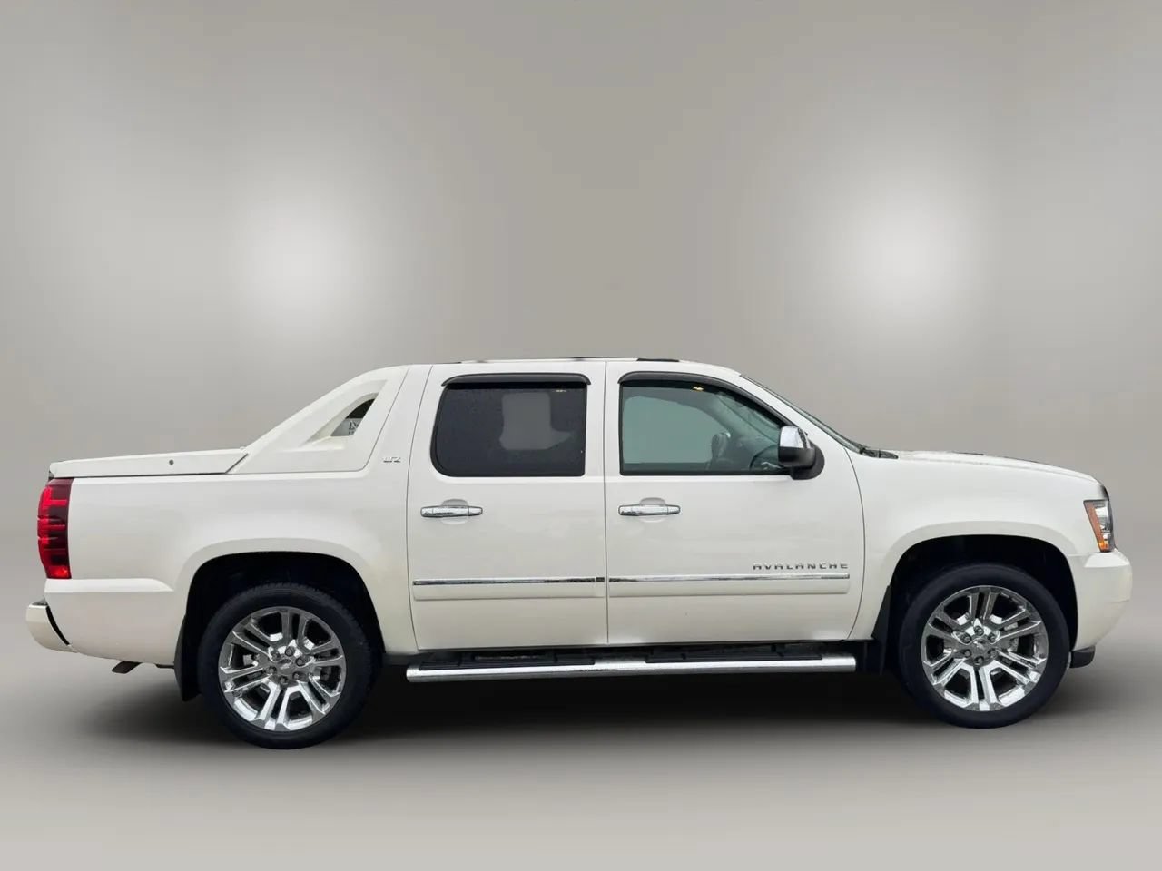 Used 2012 Chevrolet Avalanche LTZ AWD/4WD image 4
