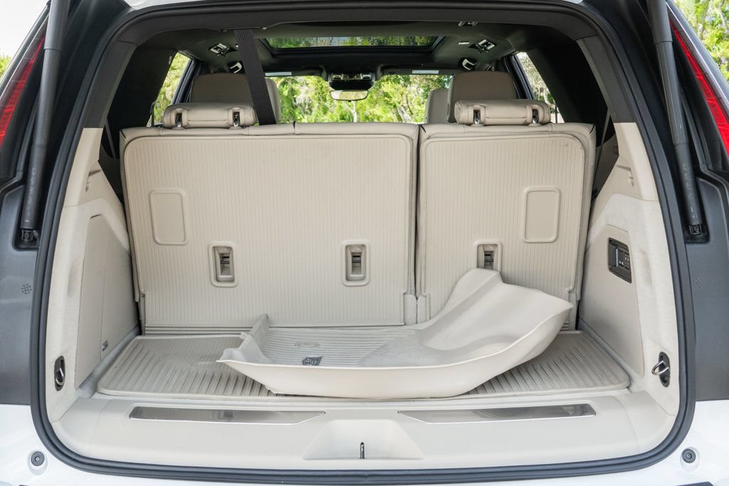Used 2023 Cadillac Escalade Premium Luxury w/ Performance Package AWD/4WD image 31