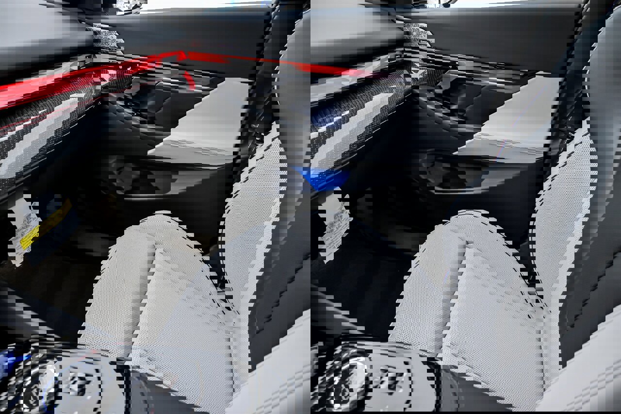 Used 2026 BMW M5 Touring w/ Executive Package image 38