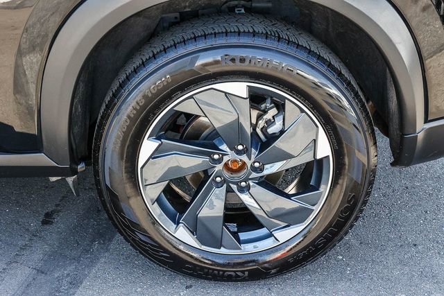 Used 2024 Nissan Rogue SV AWD/4WD image 8