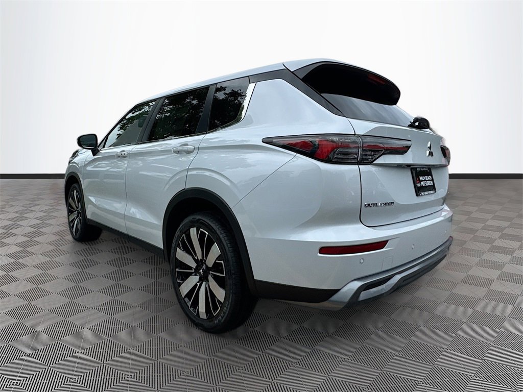 New 2025 Mitsubishi Outlander SE image 7