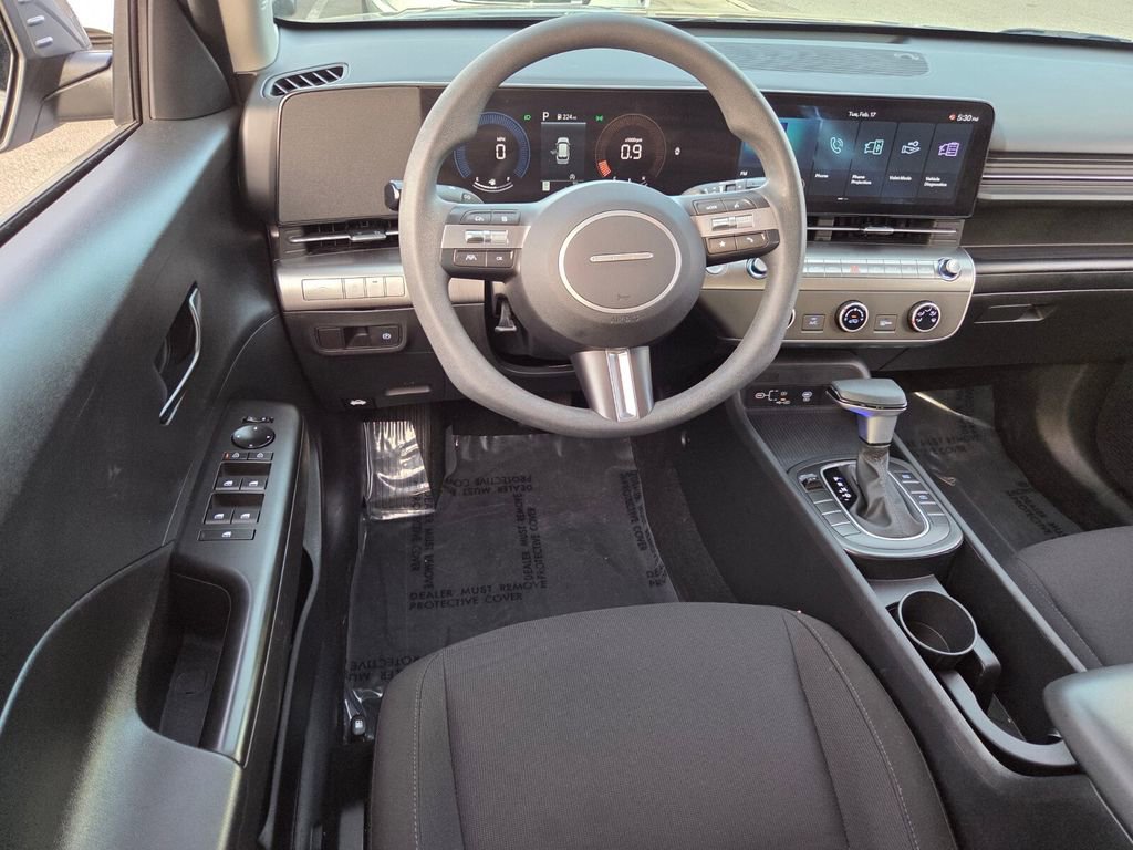 Used 2025 Hyundai Kona SE image 8