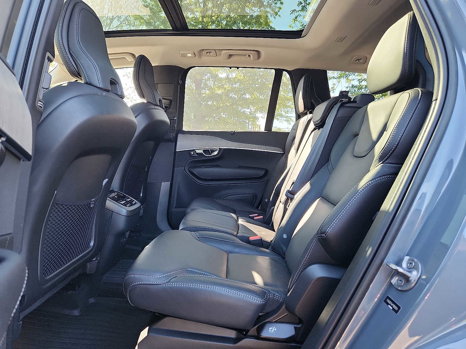 Certified 2023 Volvo XC90 B6 Ultimate w/ Protection Package Premier AWD/4WD image 10