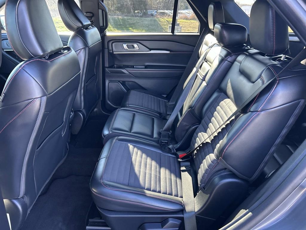 Used 2025 Ford Explorer ST-Line w/ ST-Line Street Pack image 20