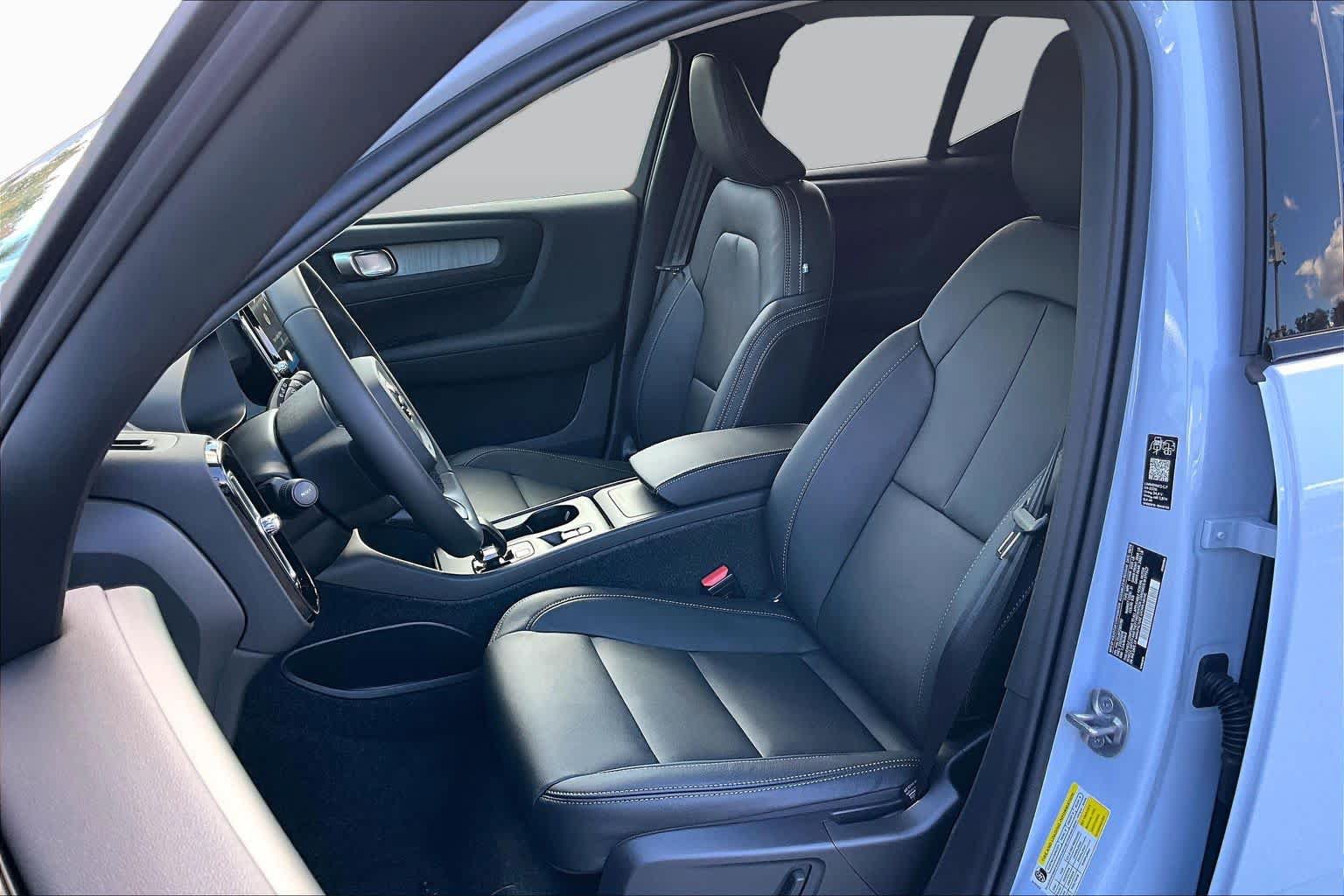New 2026 Volvo XC40 B5 Core w/ Protection Package Premier AWD/4WD image 13