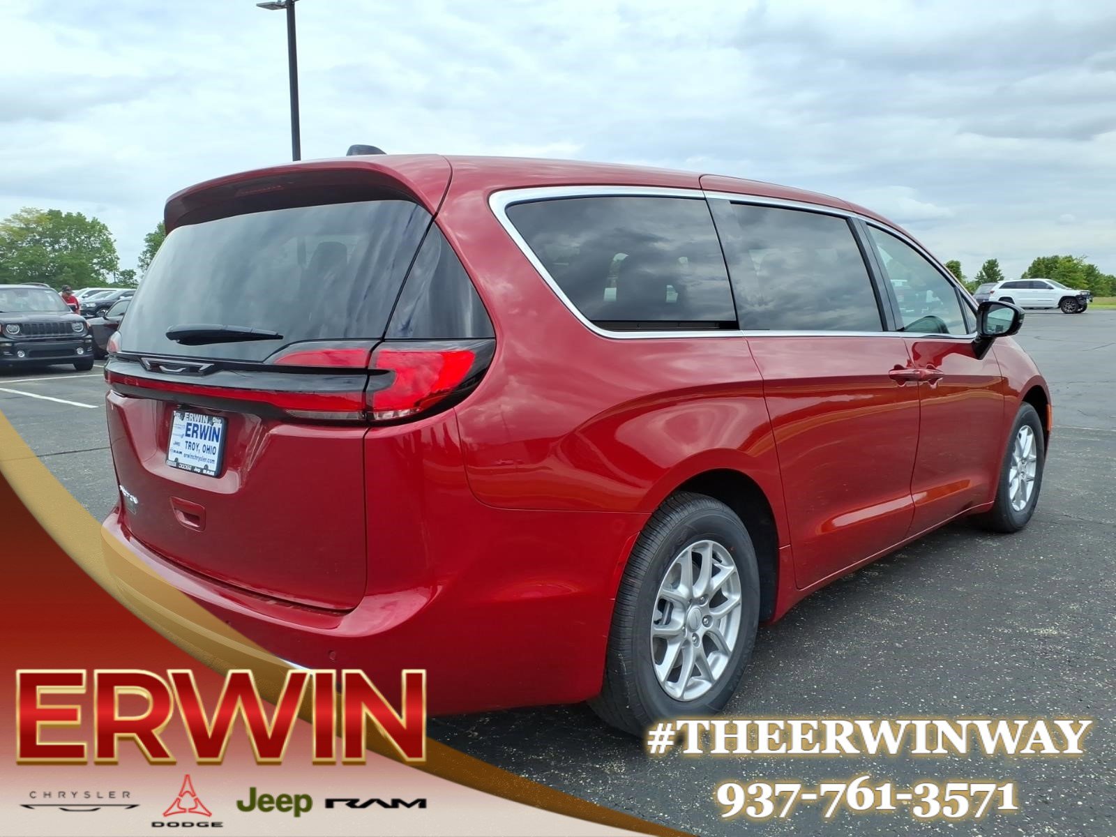 New 2027 Chrysler Pacifica Select FWD image 5