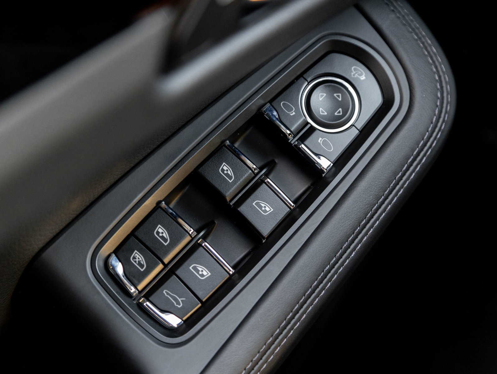 Certified 2026 Porsche Macan image 19