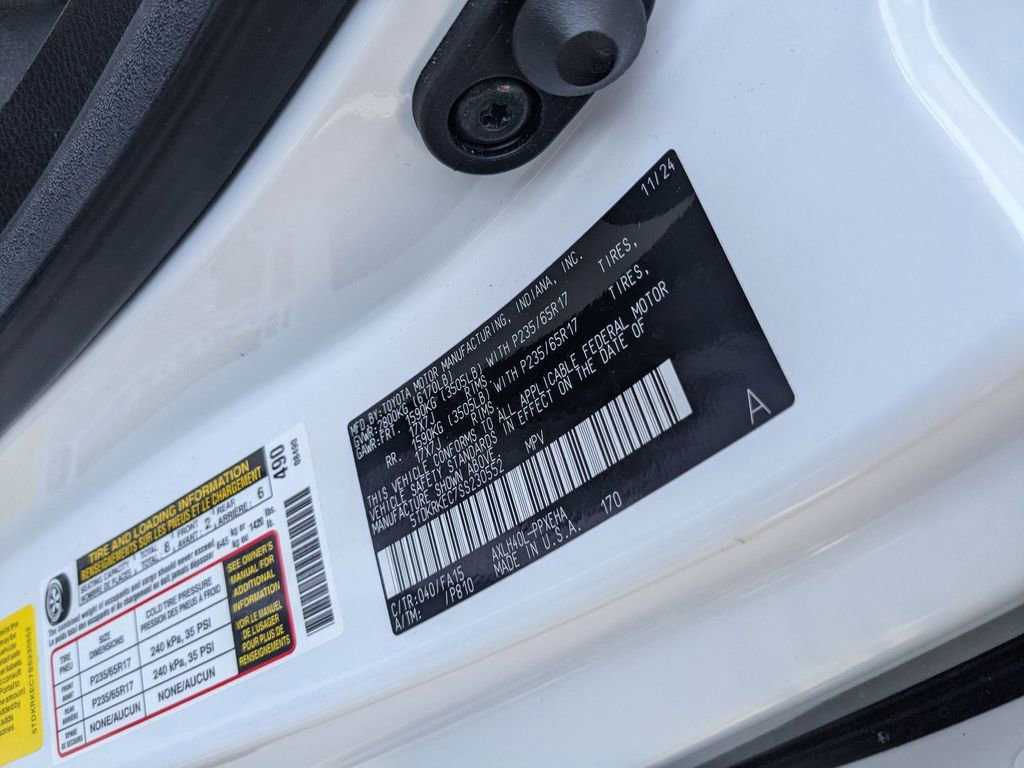 Used 2025 Toyota Sienna LE image 35