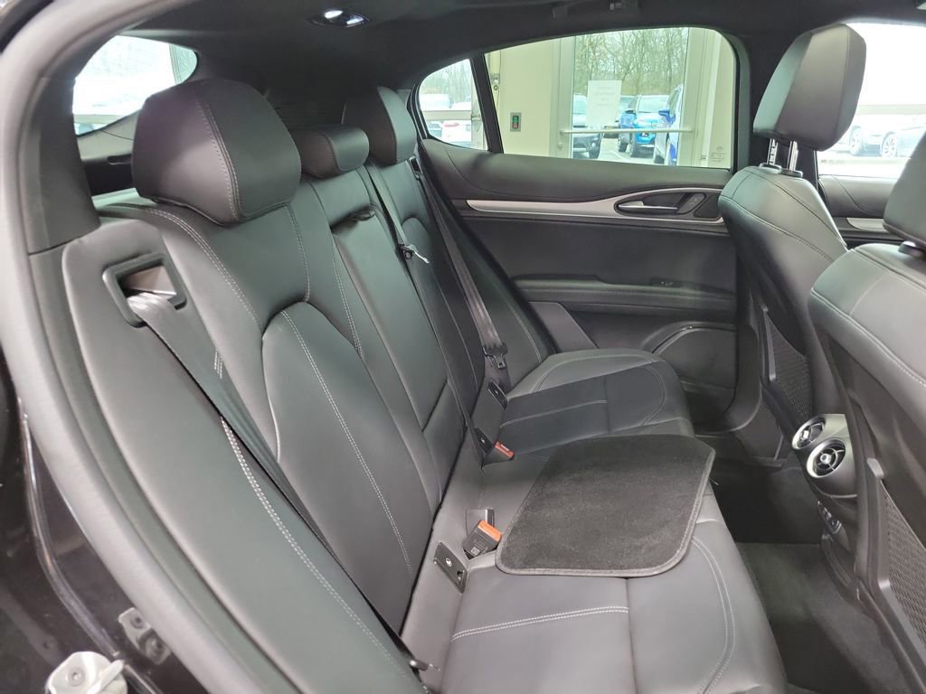 Used 2024 Alfa Romeo Stelvio Ti image 26
