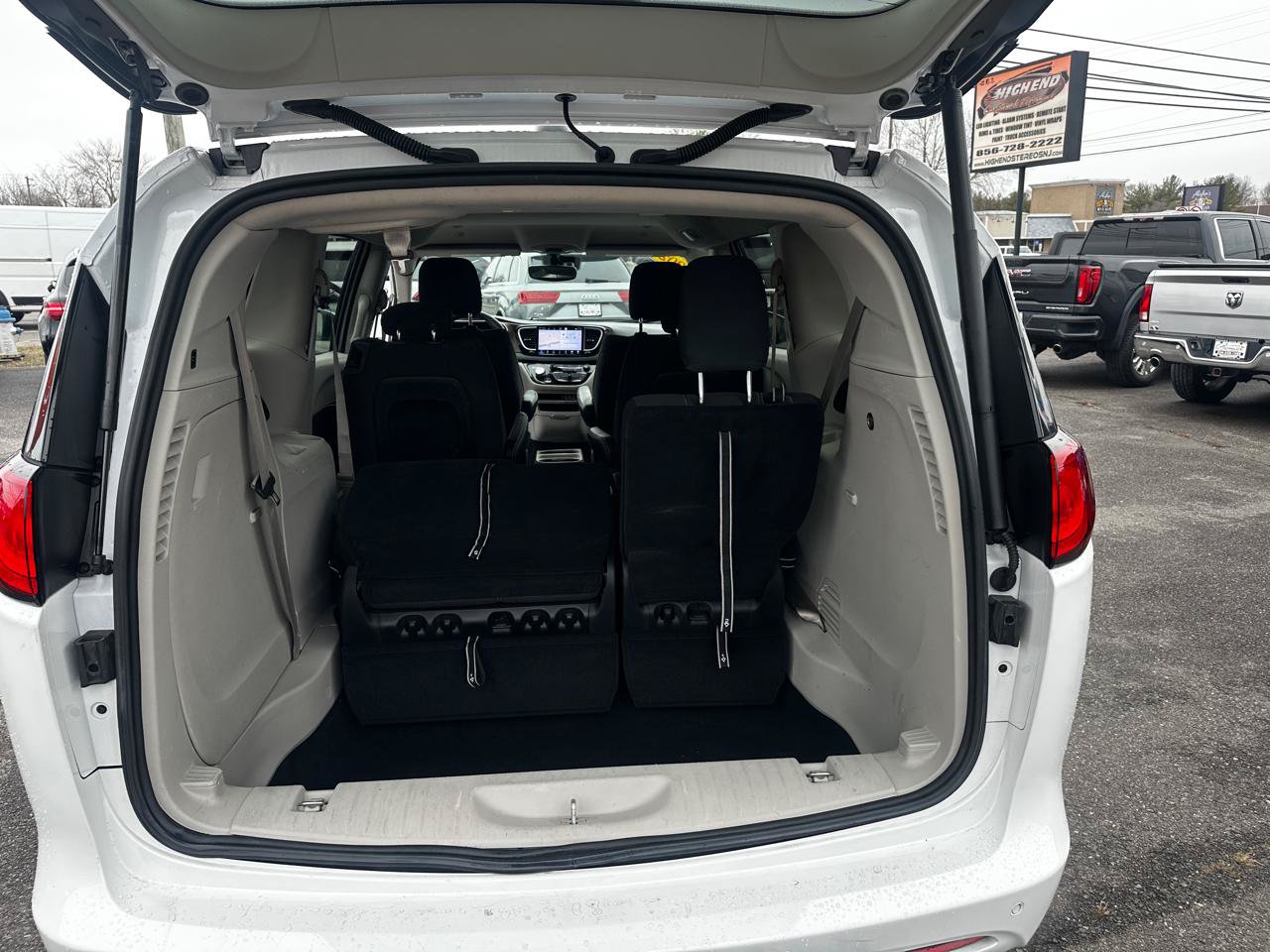 Used 2022 Chrysler Voyager LX FWD image 20