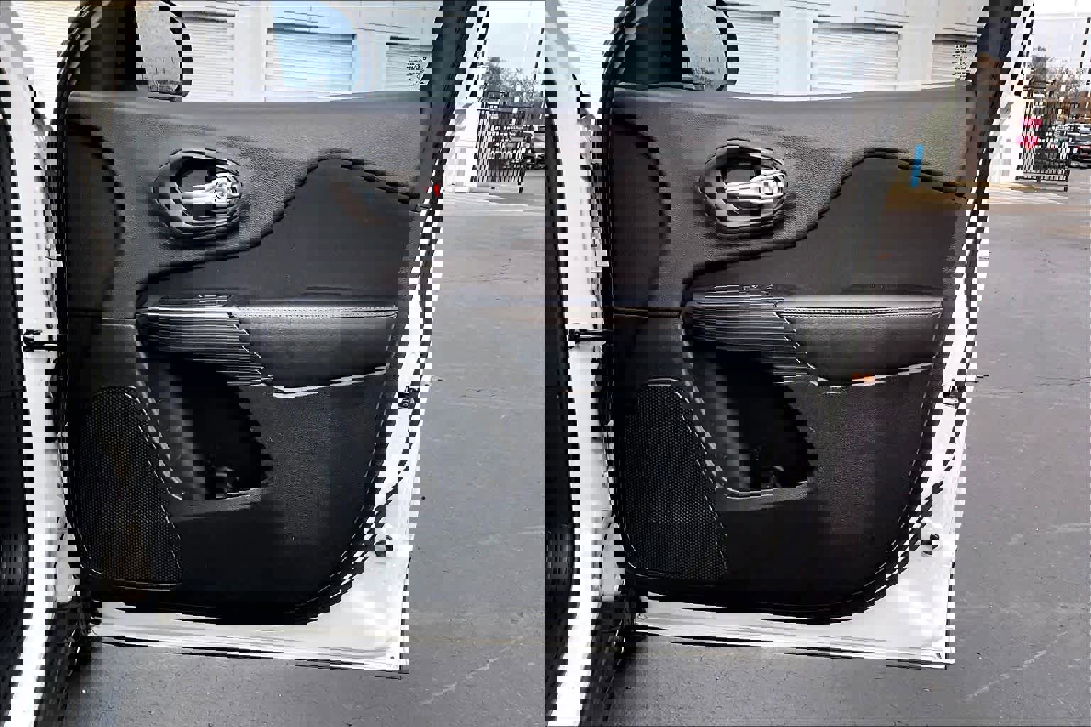 Used 2016 Jeep Cherokee Sport image 26