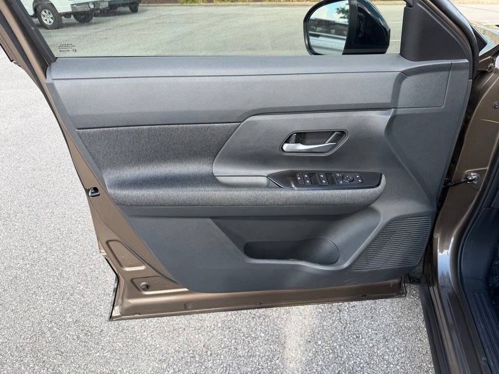 Used 2026 Nissan Kicks SV image 12