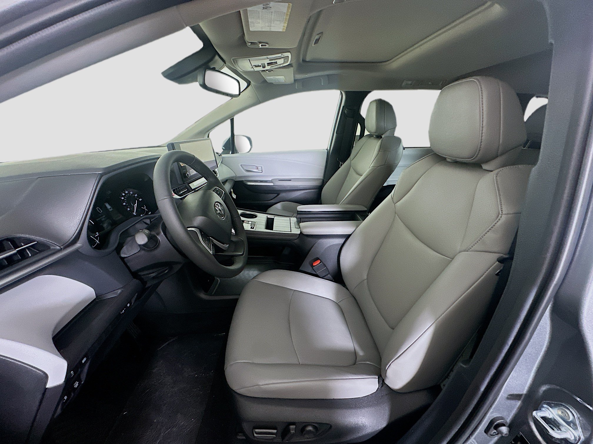 Used 2026 Toyota Sienna XLE FWD image 13