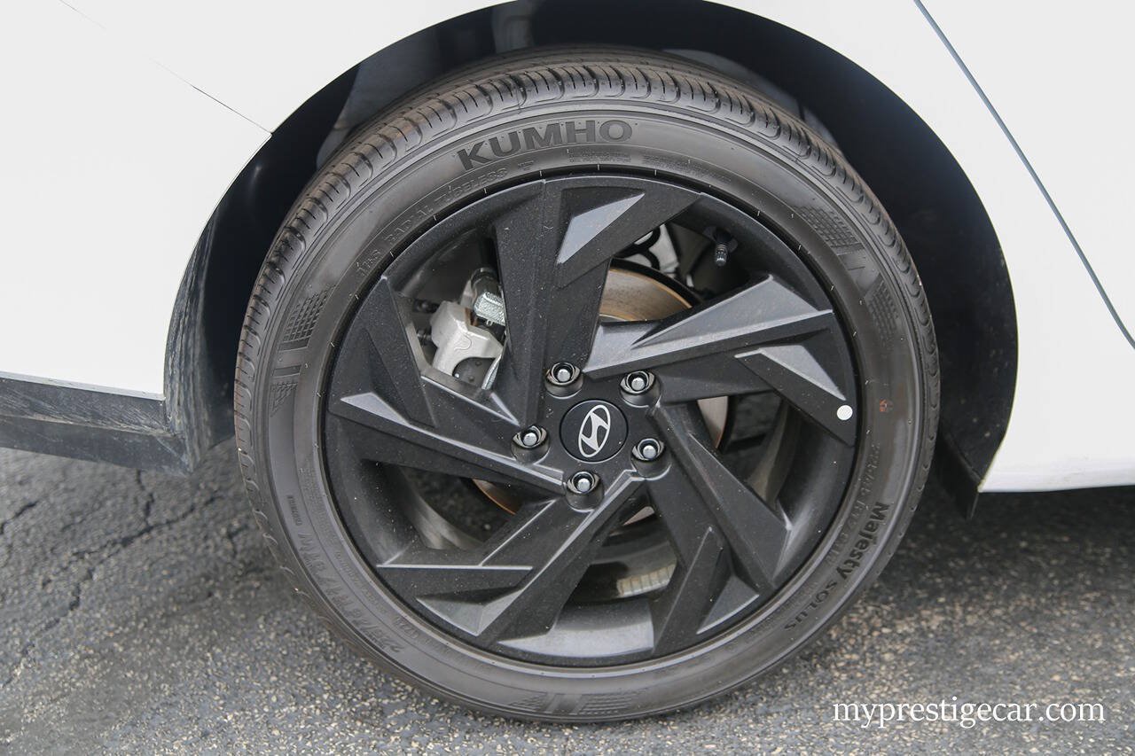 Used 2026 Hyundai Elantra Sport FWD image 9