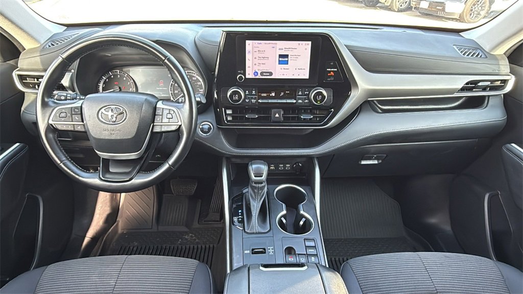 Used 2023 Toyota Highlander LE image 19