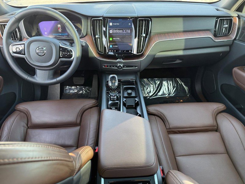 Used 2023 Volvo XC60 B6 Ultimate w/ Protection Package Premier image 12