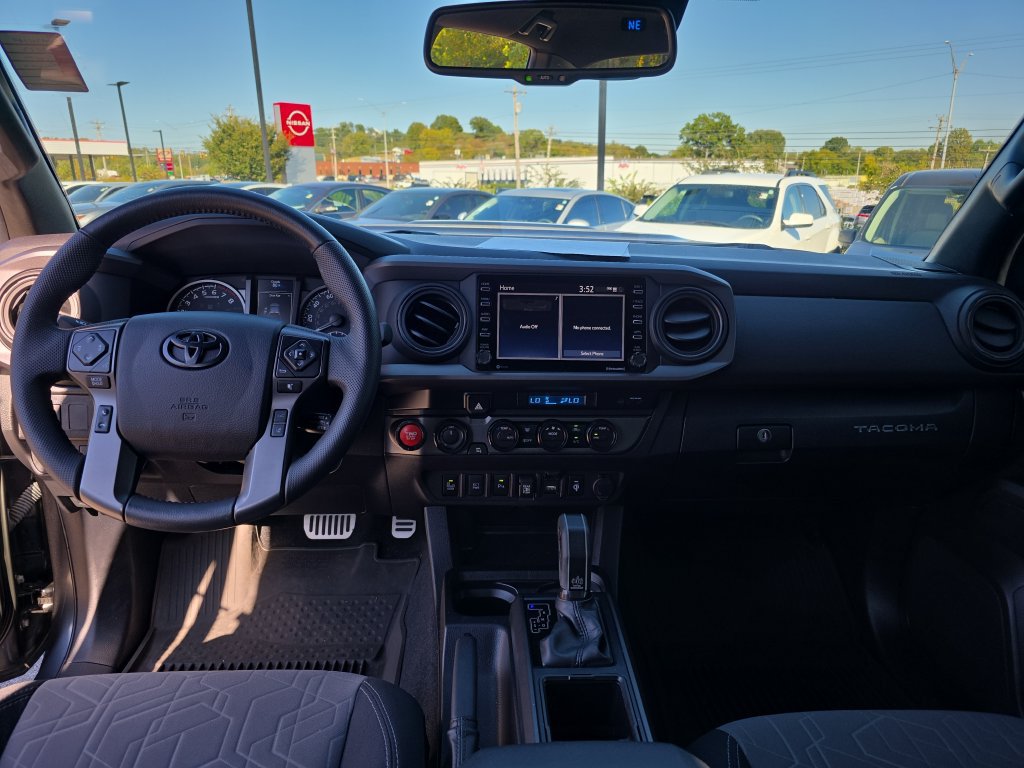 Used 2022 Toyota Tacoma TRD Sport w/ Technology Package AWD/4WD image 23
