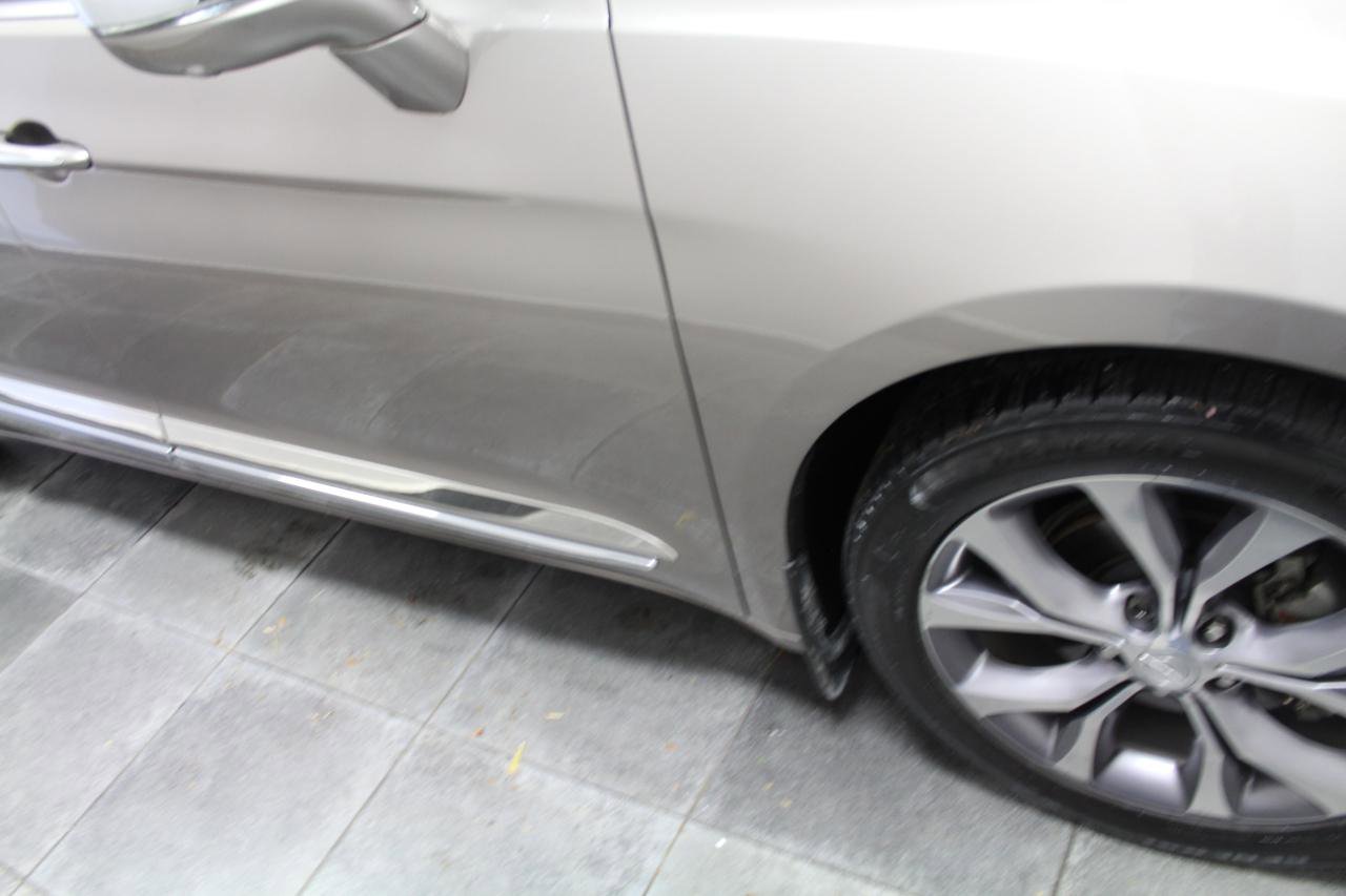 Used 2018 Chrysler Pacifica Limited w/ Tire & Wheel Group FWD image 41