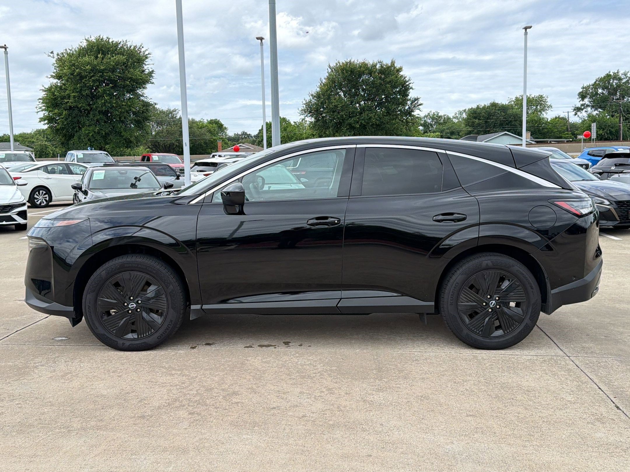 Used 2025 Nissan Murano SV FWD image 2
