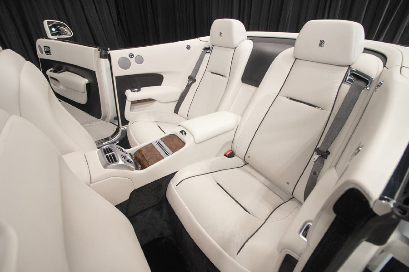Used 2017 Rolls-Royce Dawn image 42