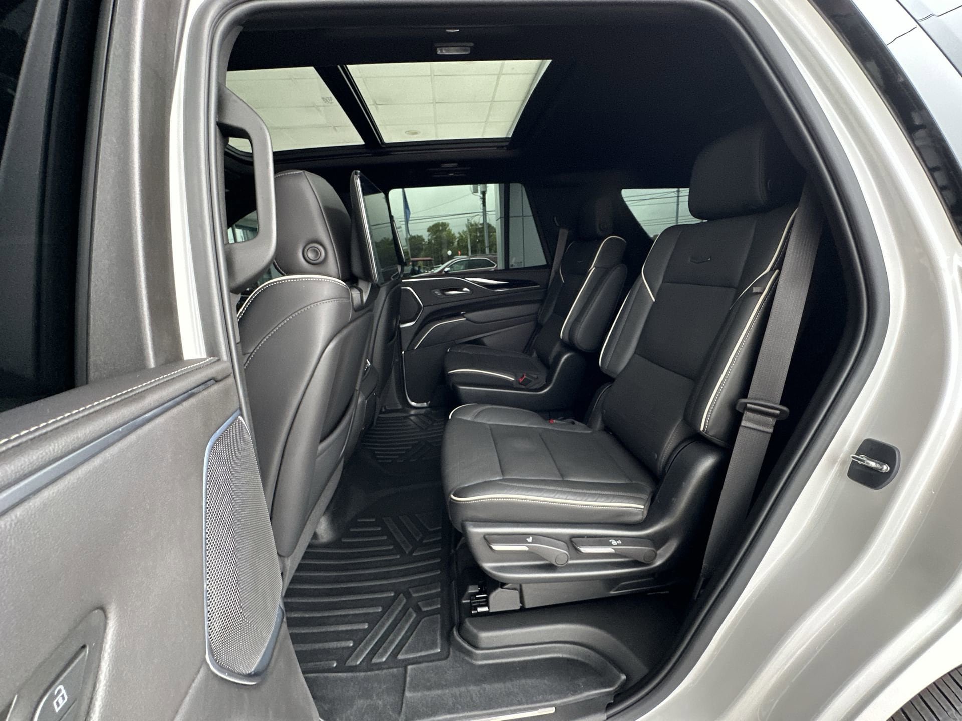 Used 2023 Cadillac Escalade Sport w/ LPO, ONYX Package AWD/4WD image 26